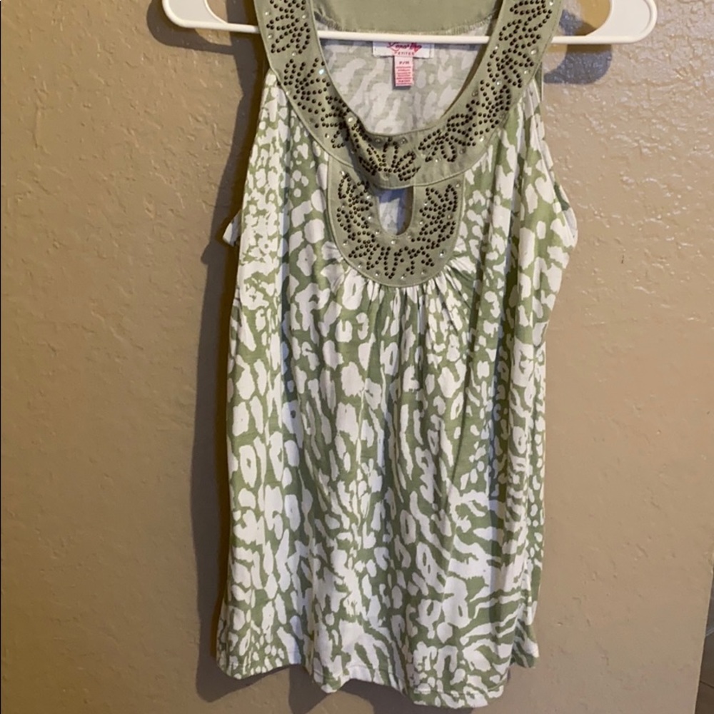 Green top with detailed diamonds.